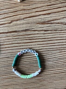 ‘DREAM' Stretch Beaded Bracelet in Green & White